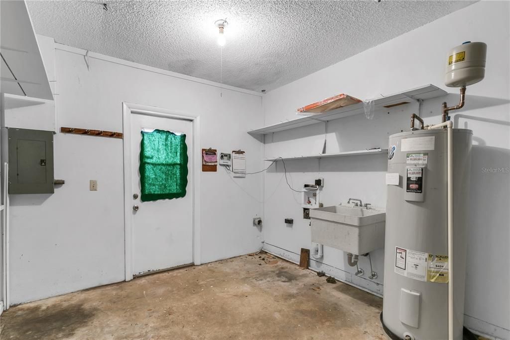 For Sale: $350,000 (4 beds, 2 baths, 1745 Square Feet)