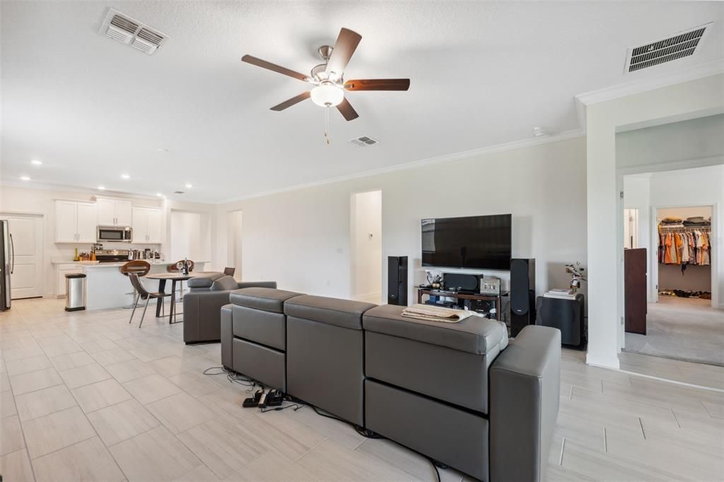 For Rent: $3,550 (3 beds, 2 baths, 2114 Square Feet)