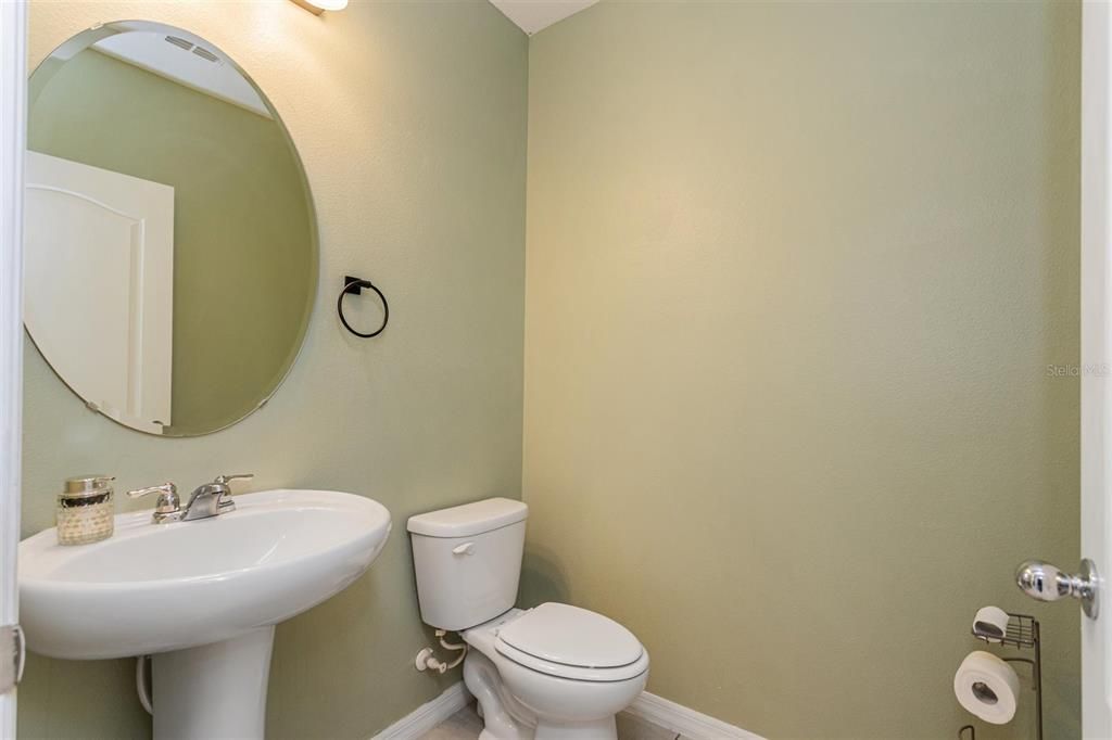 For Rent: $2,400 (4 beds, 2 baths, 2505 Square Feet)