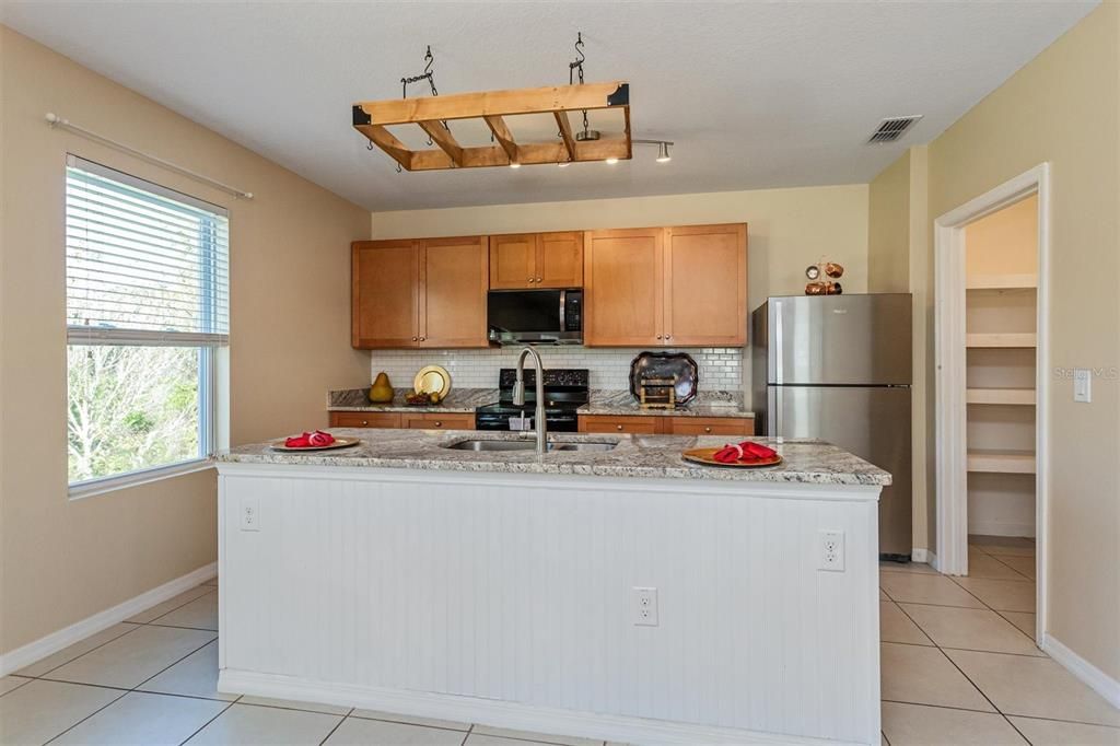 For Rent: $2,400 (4 beds, 2 baths, 2505 Square Feet)