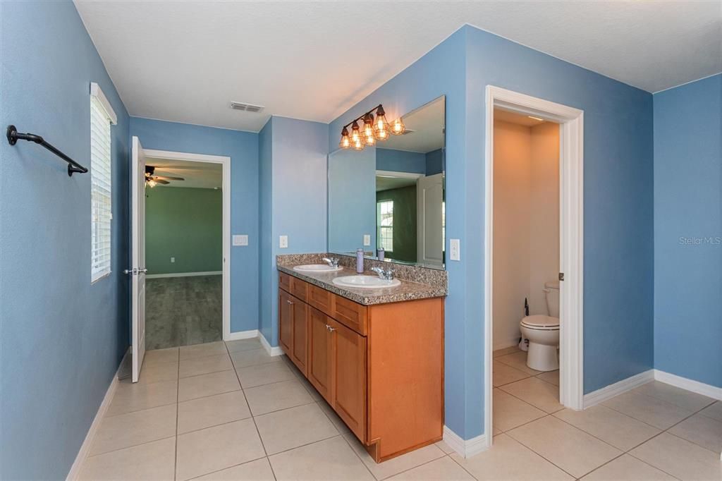 For Rent: $2,400 (4 beds, 2 baths, 2505 Square Feet)