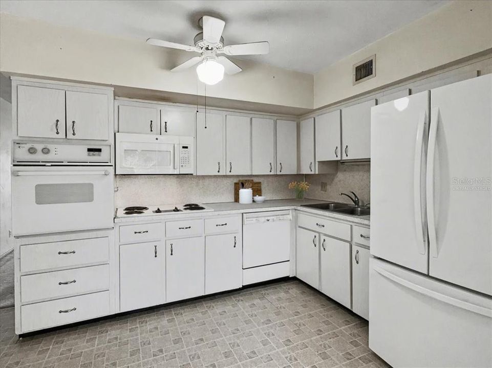 En Venta: $99,900 (2 camas, 2 baños, 1400 Pies cuadrados)