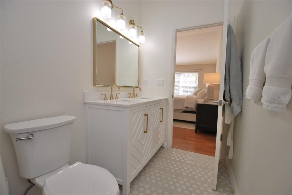 出租: $2,400 (2 贝兹, 2 浴室, 1272 平方英尺)