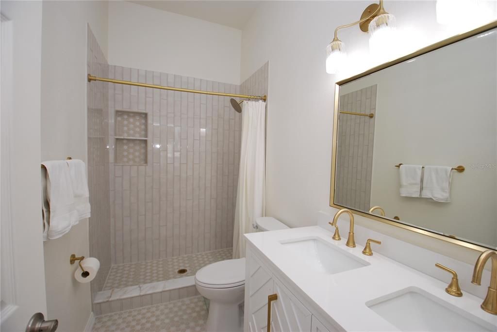 出租: $2,400 (2 贝兹, 2 浴室, 1272 平方英尺)