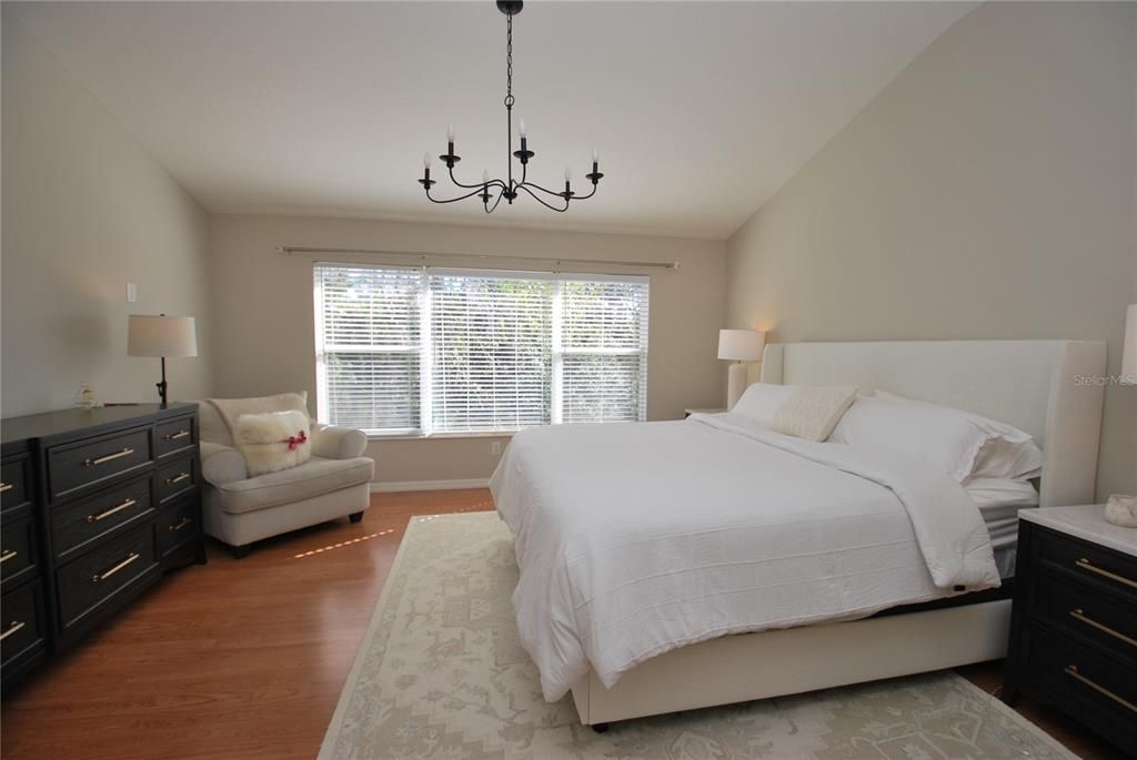 出租: $2,400 (2 贝兹, 2 浴室, 1272 平方英尺)