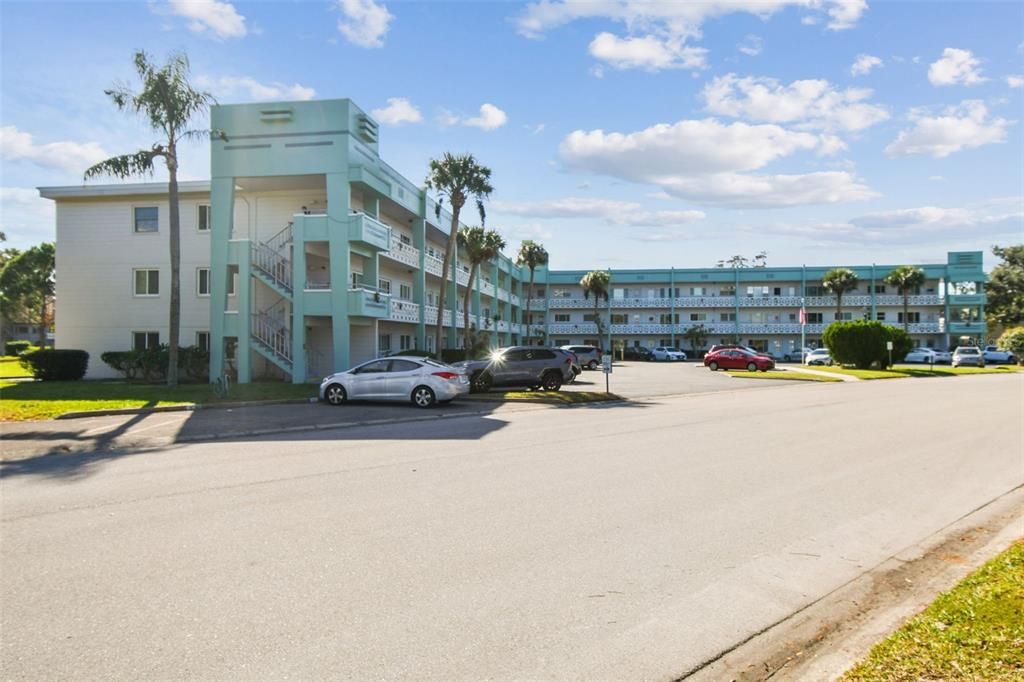 For Sale: $174,900 (2 beds, 2 baths, 1100 Square Feet)