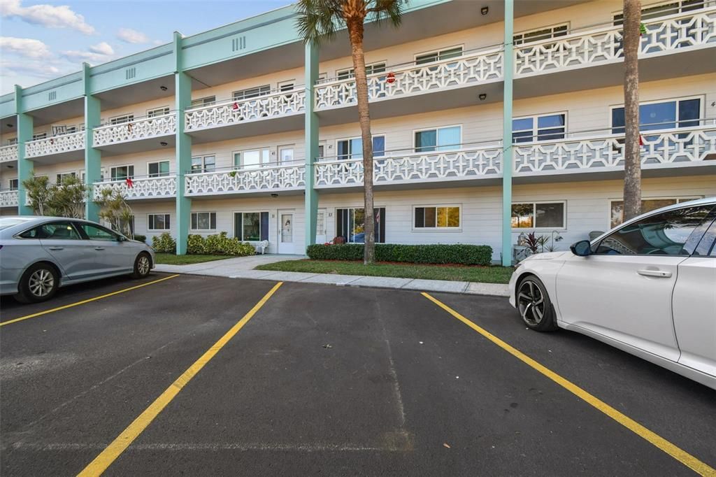 For Sale: $174,900 (2 beds, 2 baths, 1100 Square Feet)