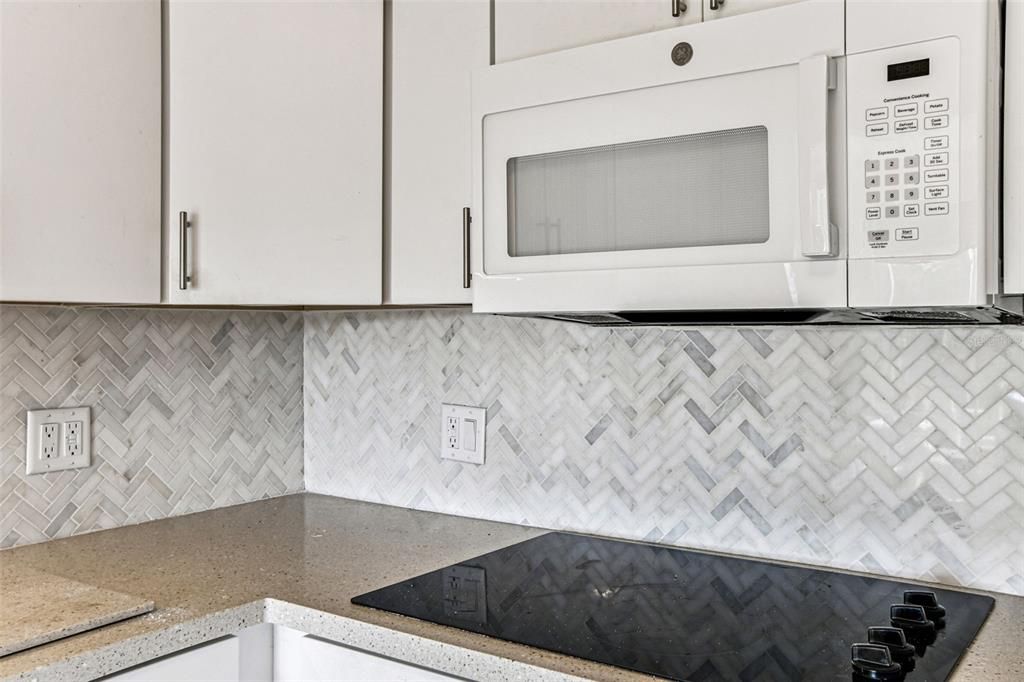 For Sale: $174,900 (2 beds, 2 baths, 1100 Square Feet)