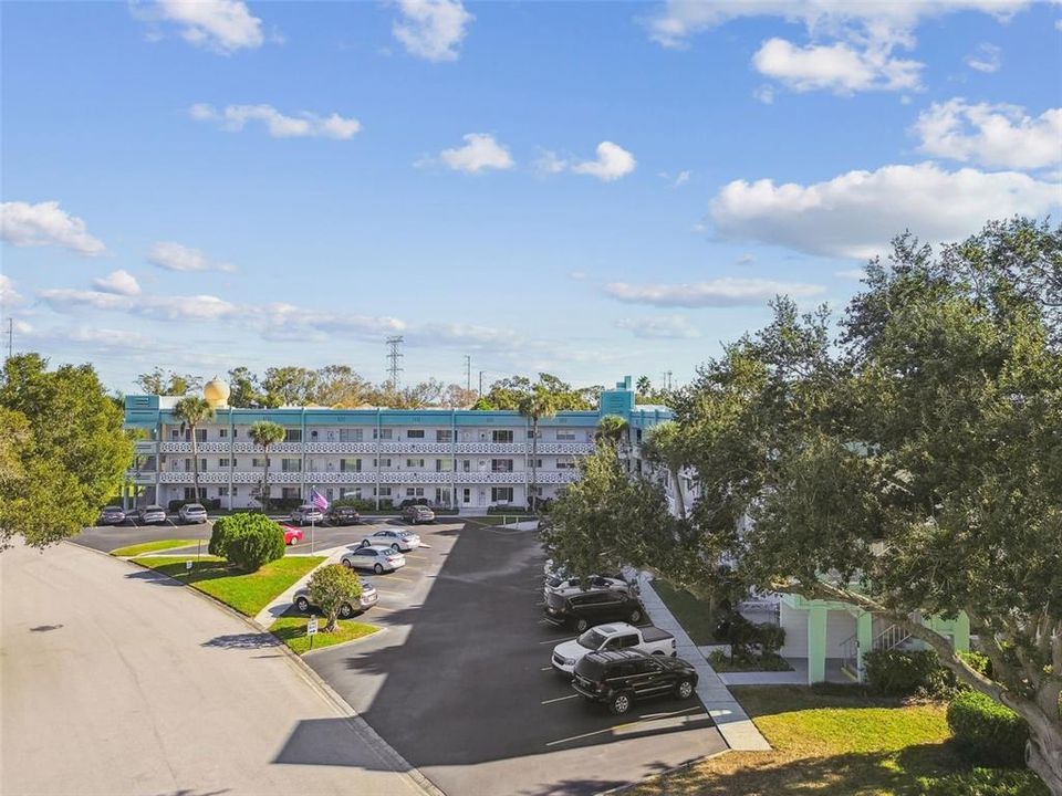 For Sale: $174,900 (2 beds, 2 baths, 1100 Square Feet)