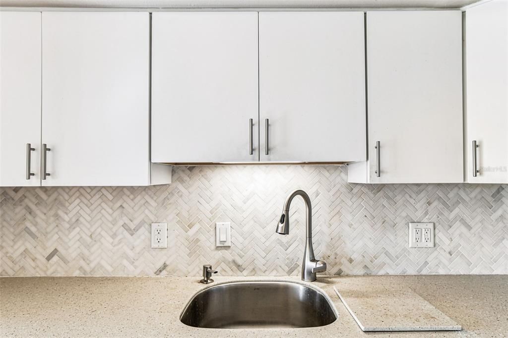 For Sale: $174,900 (2 beds, 2 baths, 1100 Square Feet)