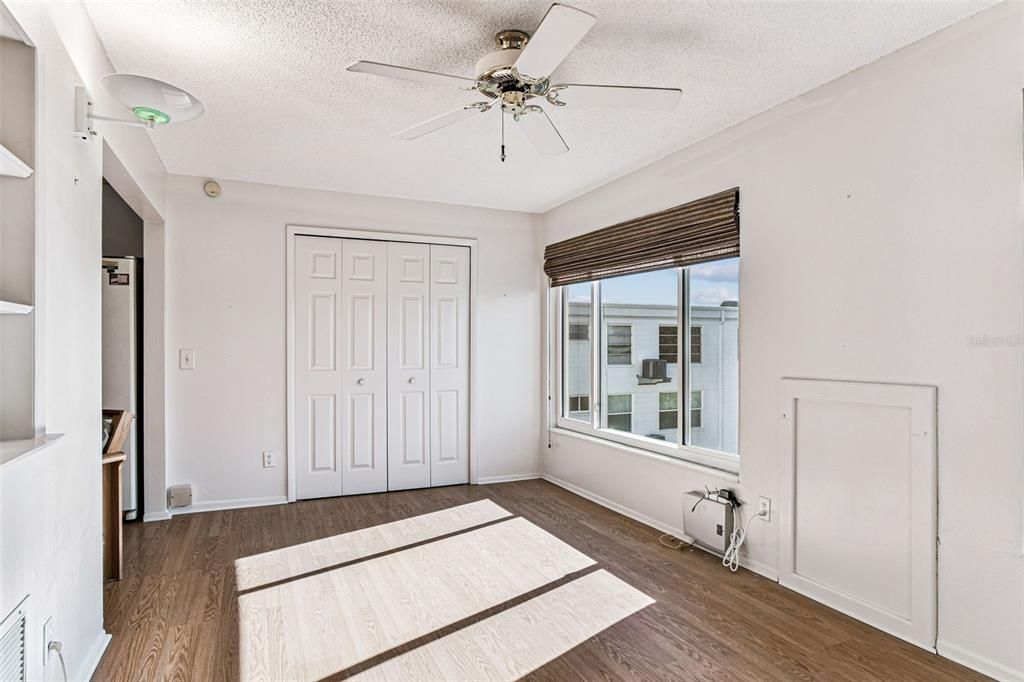 For Sale: $174,900 (2 beds, 2 baths, 1100 Square Feet)