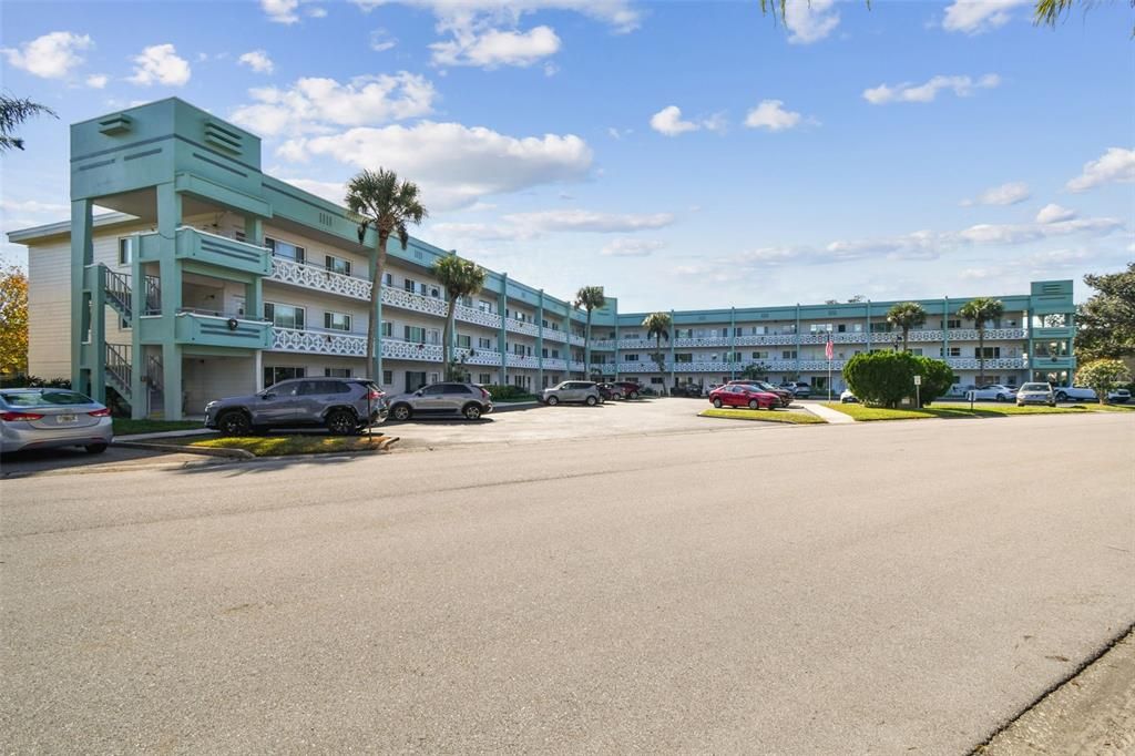 For Sale: $174,900 (2 beds, 2 baths, 1100 Square Feet)