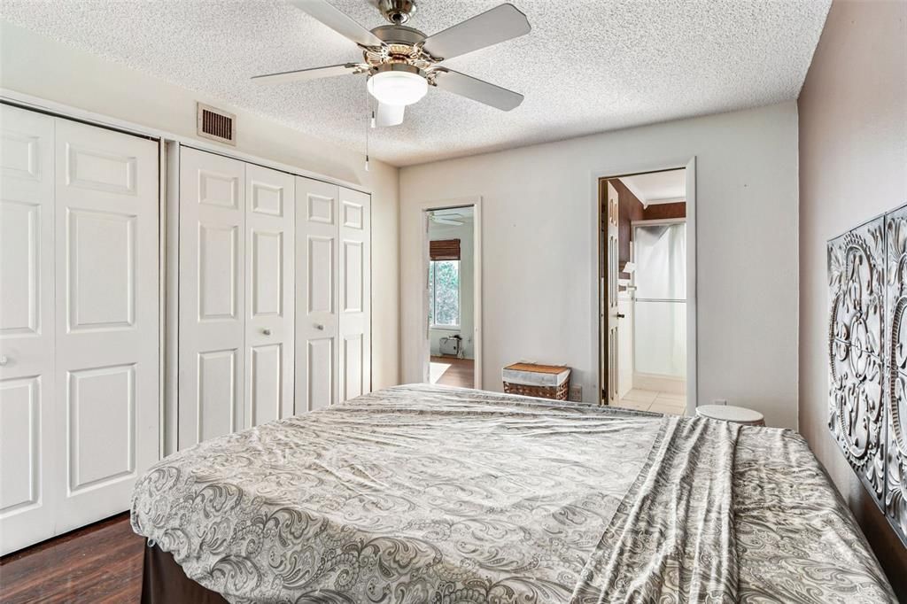 For Sale: $174,900 (2 beds, 2 baths, 1100 Square Feet)