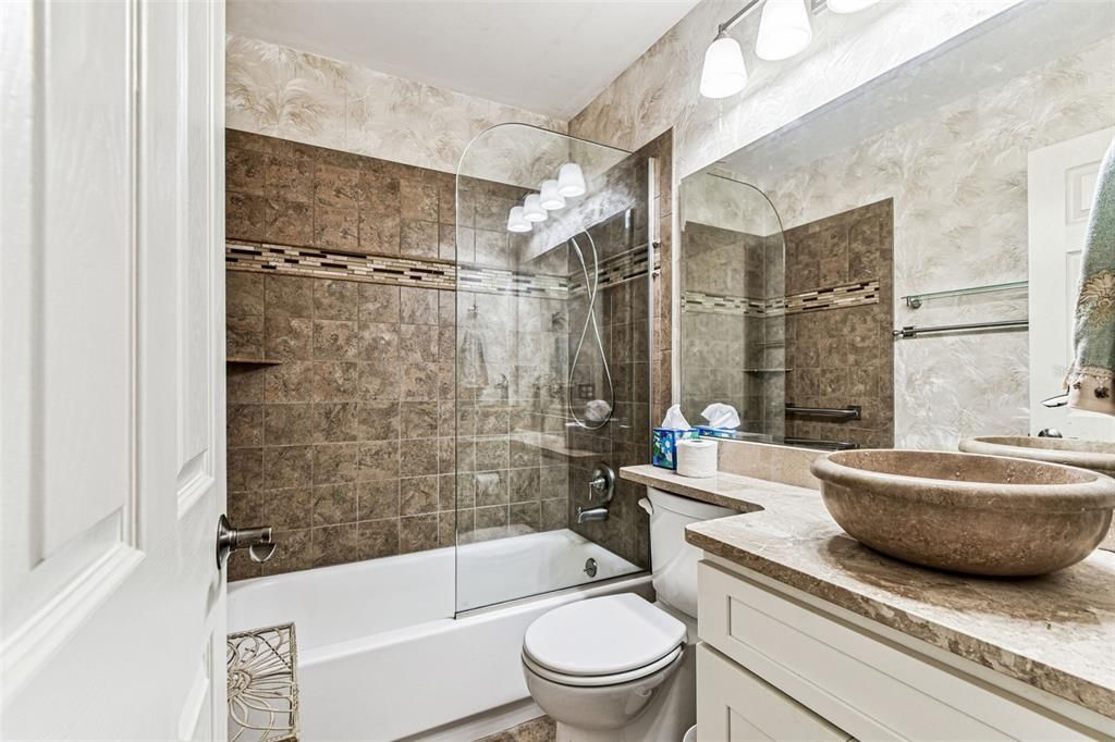 For Sale: $174,900 (2 beds, 2 baths, 1100 Square Feet)