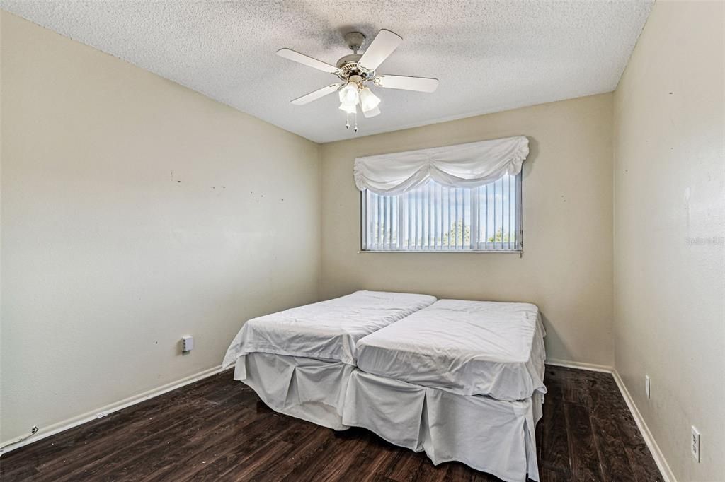 For Sale: $174,900 (2 beds, 2 baths, 1100 Square Feet)