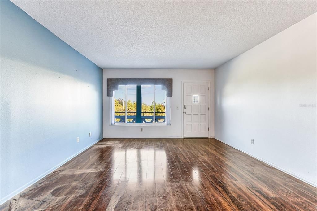 For Sale: $174,900 (2 beds, 2 baths, 1100 Square Feet)