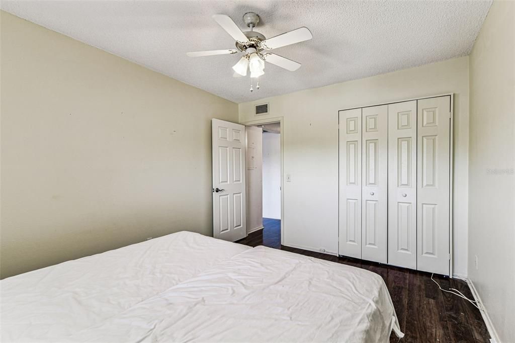 For Sale: $174,900 (2 beds, 2 baths, 1100 Square Feet)
