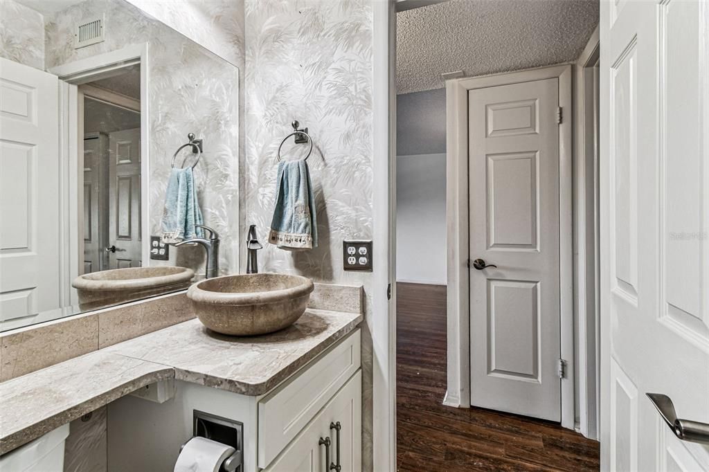 For Sale: $174,900 (2 beds, 2 baths, 1100 Square Feet)