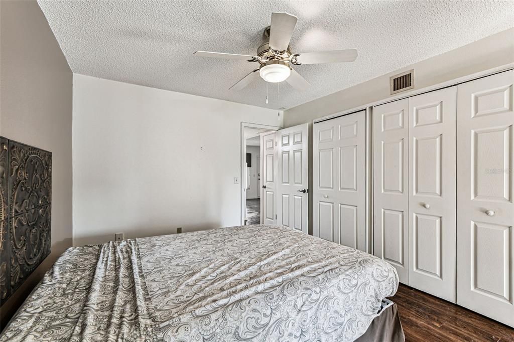 For Sale: $174,900 (2 beds, 2 baths, 1100 Square Feet)