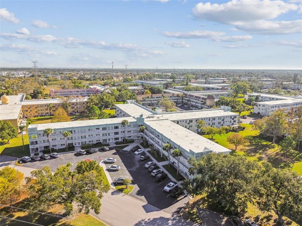 For Sale: $174,900 (2 beds, 2 baths, 1100 Square Feet)