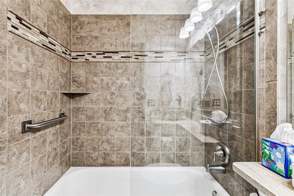 For Sale: $174,900 (2 beds, 2 baths, 1100 Square Feet)