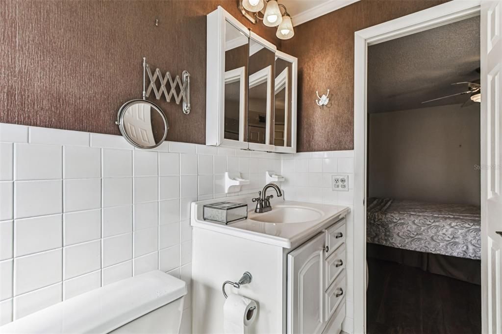 For Sale: $174,900 (2 beds, 2 baths, 1100 Square Feet)