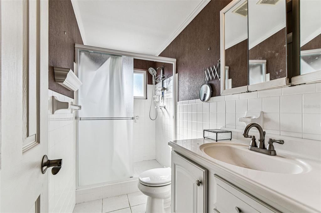 For Sale: $174,900 (2 beds, 2 baths, 1100 Square Feet)