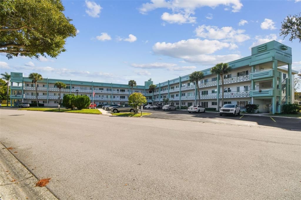 For Sale: $174,900 (2 beds, 2 baths, 1100 Square Feet)