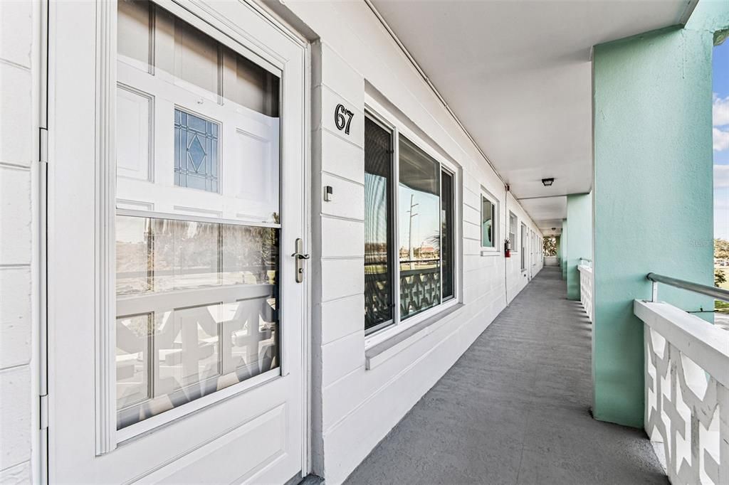 For Sale: $174,900 (2 beds, 2 baths, 1100 Square Feet)