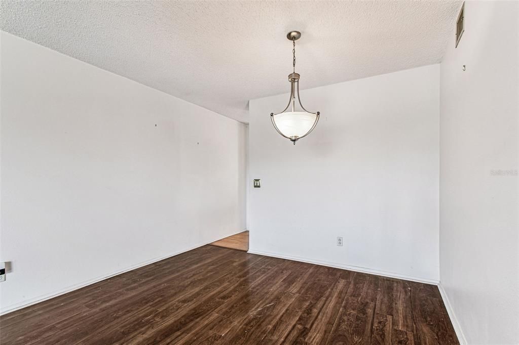 For Sale: $174,900 (2 beds, 2 baths, 1100 Square Feet)