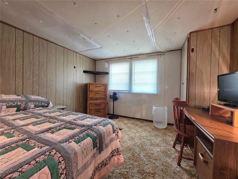 For Sale: $76,900 (2 beds, 1 baths, 864 Square Feet)