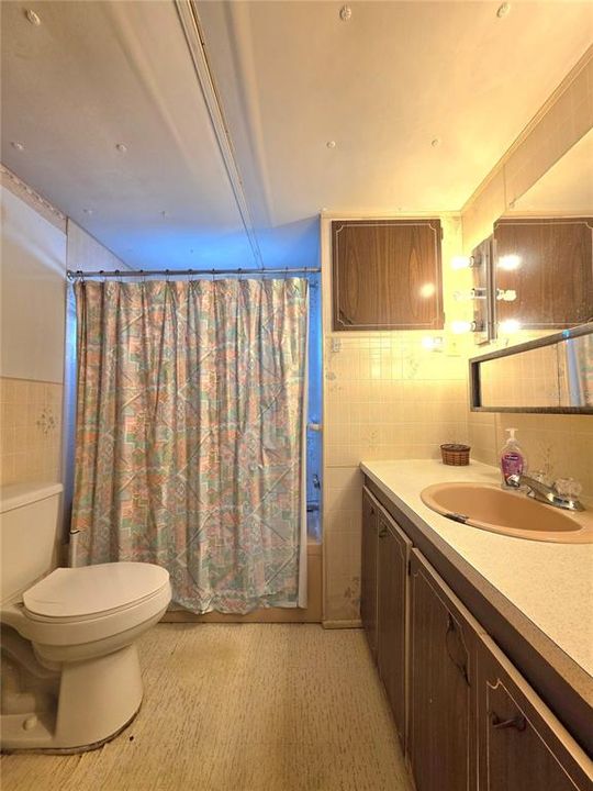 For Sale: $76,900 (2 beds, 1 baths, 864 Square Feet)