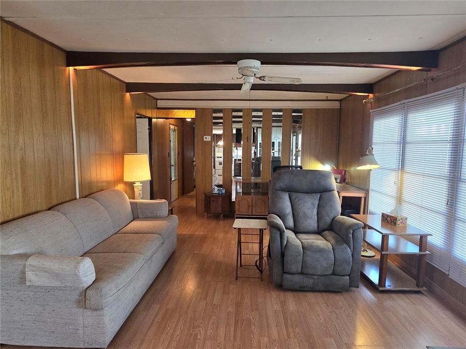 For Sale: $76,900 (2 beds, 1 baths, 864 Square Feet)