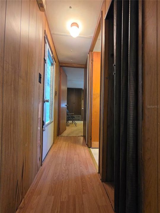 For Sale: $76,900 (2 beds, 1 baths, 864 Square Feet)