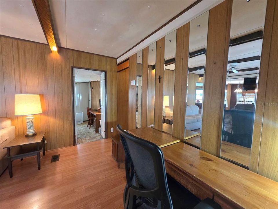 For Sale: $76,900 (2 beds, 1 baths, 864 Square Feet)