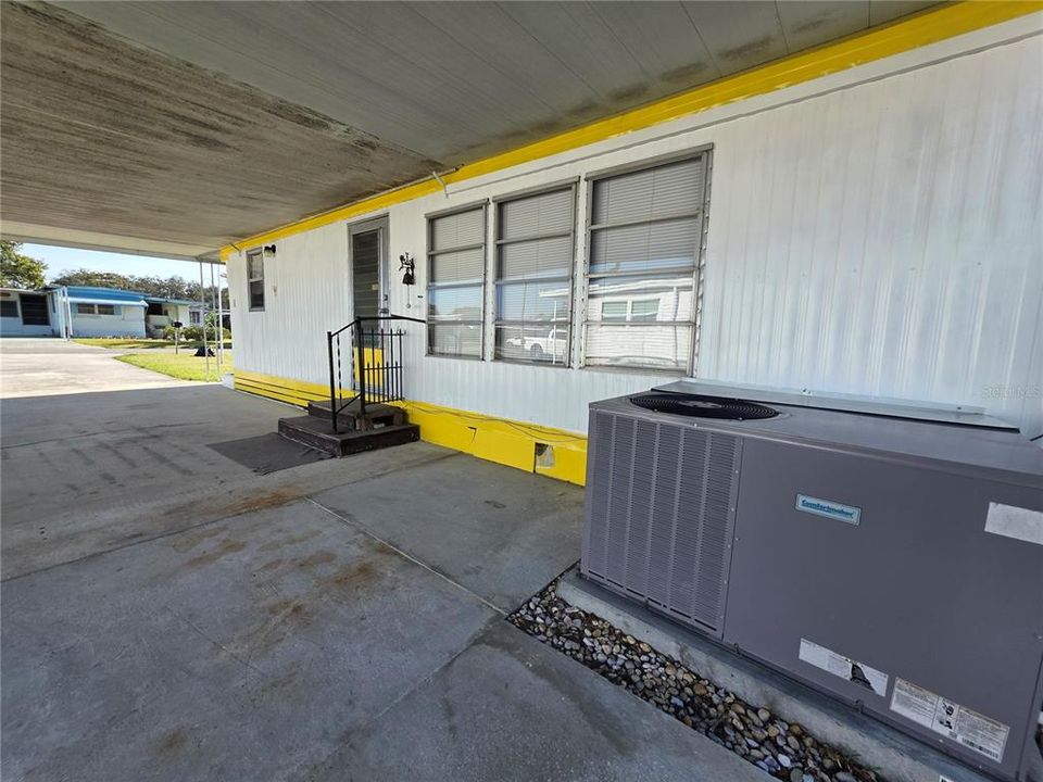 For Sale: $76,900 (2 beds, 1 baths, 864 Square Feet)