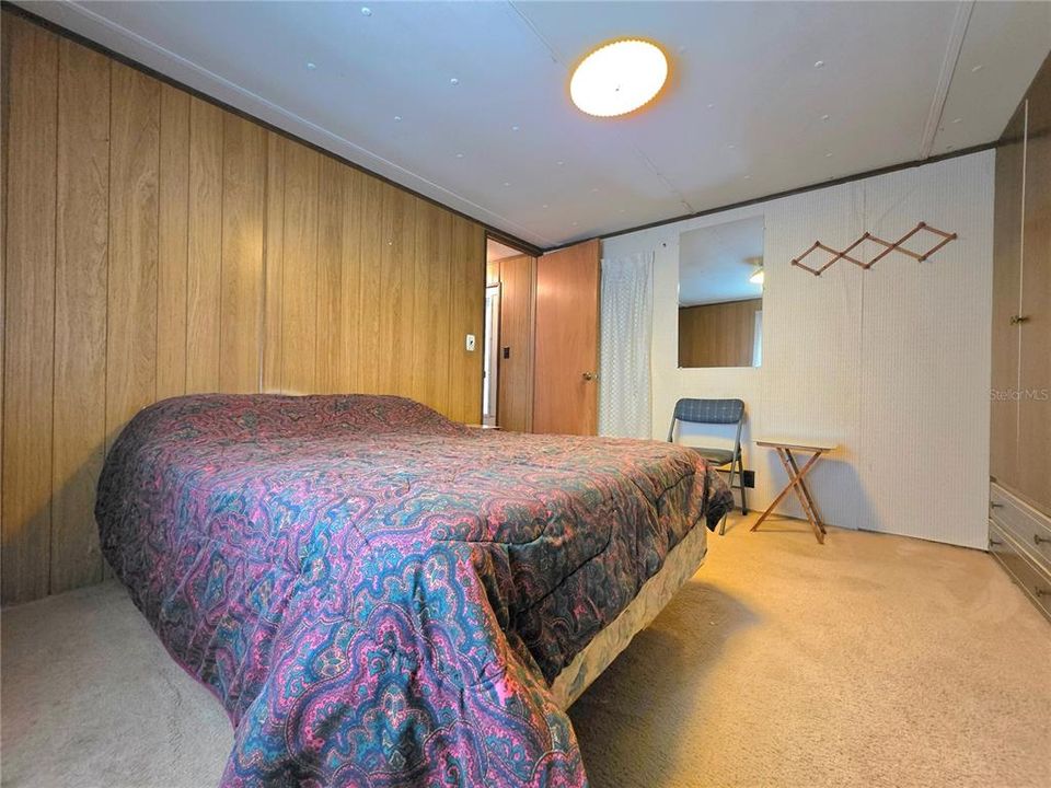 For Sale: $76,900 (2 beds, 1 baths, 864 Square Feet)