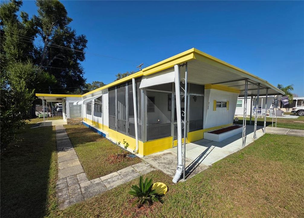 For Sale: $76,900 (2 beds, 1 baths, 864 Square Feet)