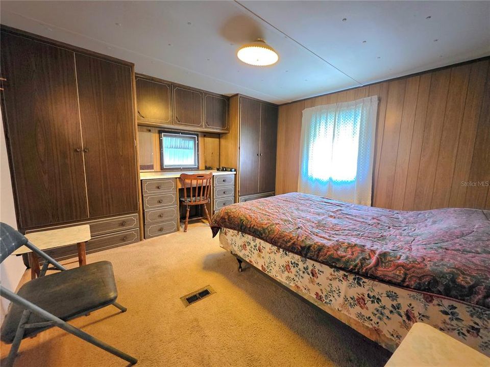 For Sale: $76,900 (2 beds, 1 baths, 864 Square Feet)