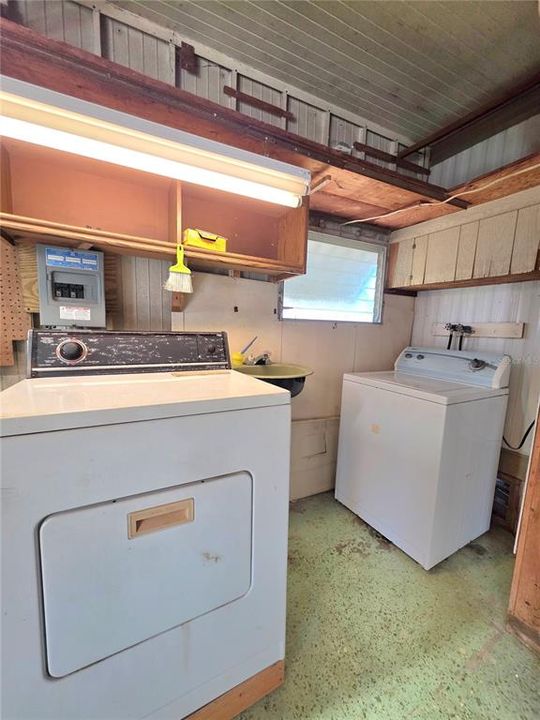 For Sale: $76,900 (2 beds, 1 baths, 864 Square Feet)