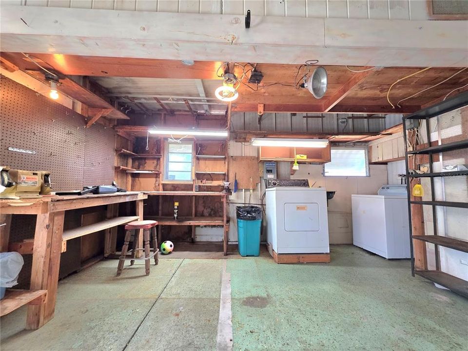 For Sale: $76,900 (2 beds, 1 baths, 864 Square Feet)