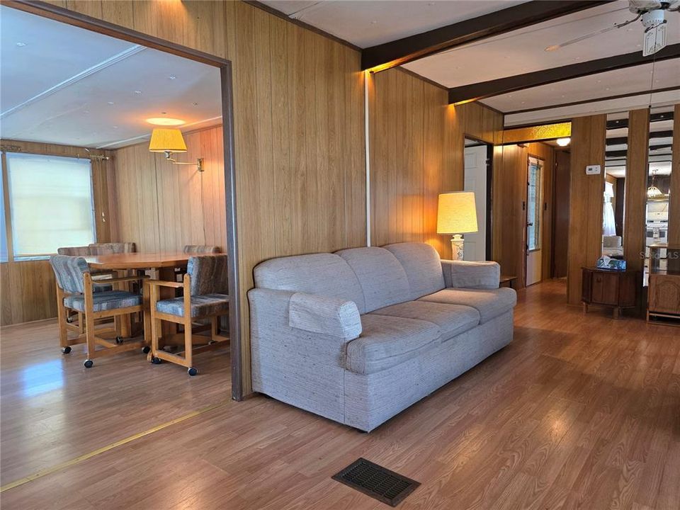 For Sale: $76,900 (2 beds, 1 baths, 864 Square Feet)