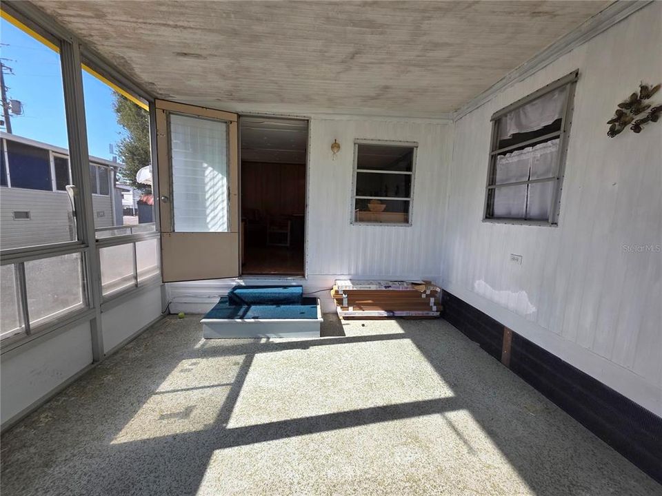 For Sale: $76,900 (2 beds, 1 baths, 864 Square Feet)