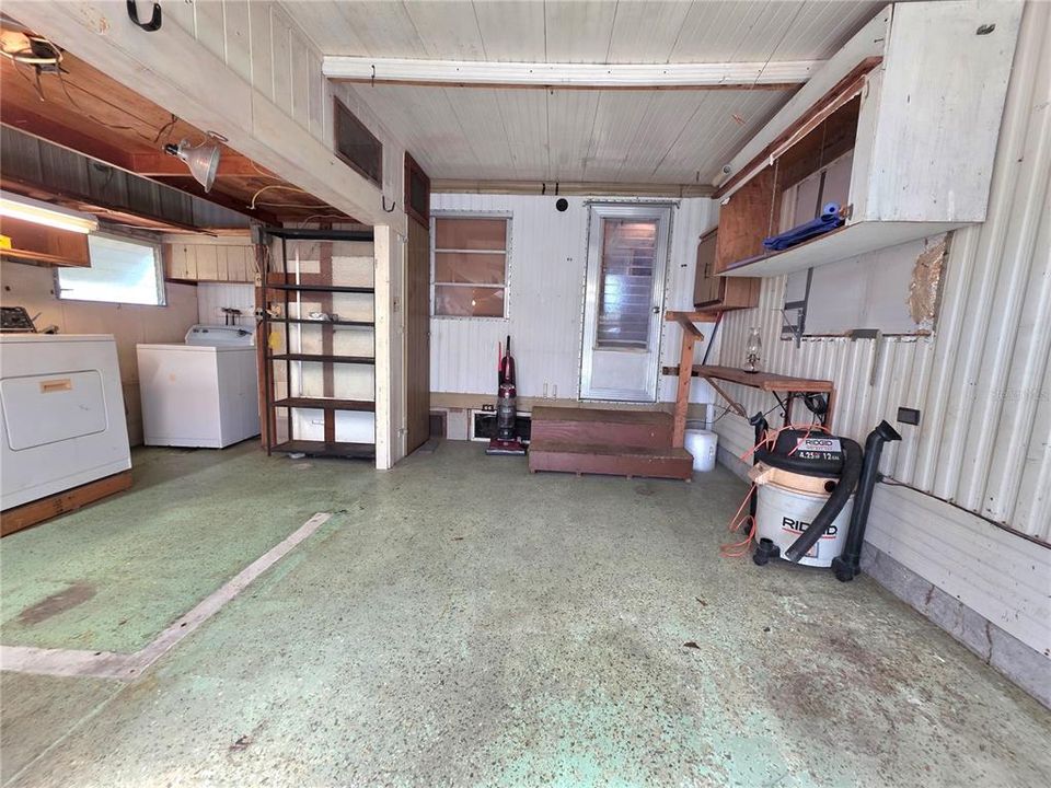 For Sale: $76,900 (2 beds, 1 baths, 864 Square Feet)