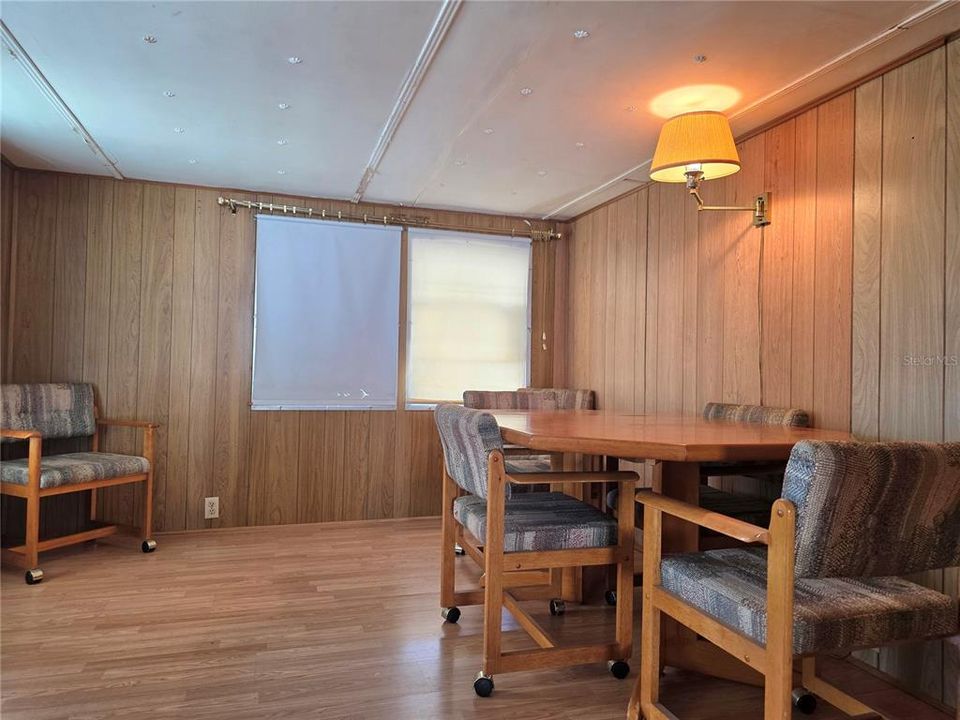 For Sale: $76,900 (2 beds, 1 baths, 864 Square Feet)