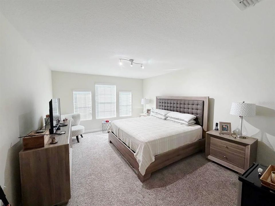 For Sale: $550,000 (4 beds, 2 baths, 2346 Square Feet)