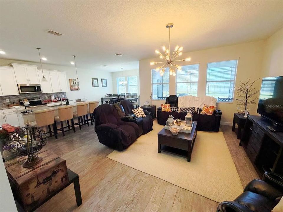 For Sale: $550,000 (4 beds, 2 baths, 2346 Square Feet)