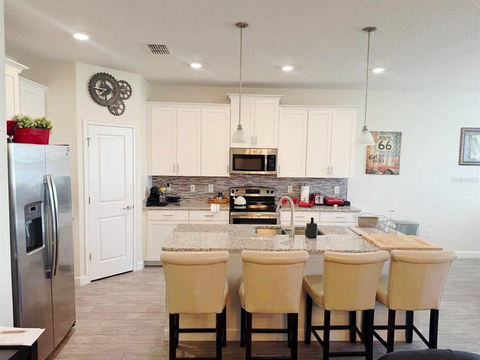 For Sale: $550,000 (4 beds, 2 baths, 2346 Square Feet)