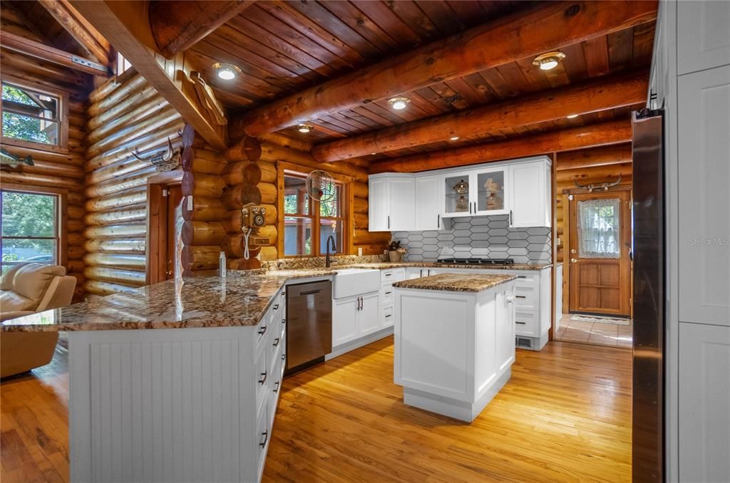 На продажу: $799,000 (2 спален, 2 ванн, 2130 Квадратных фут)