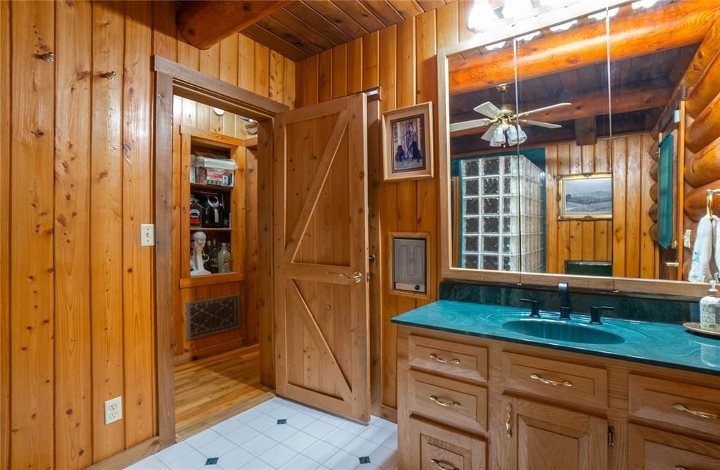 На продажу: $799,000 (2 спален, 2 ванн, 2130 Квадратных фут)